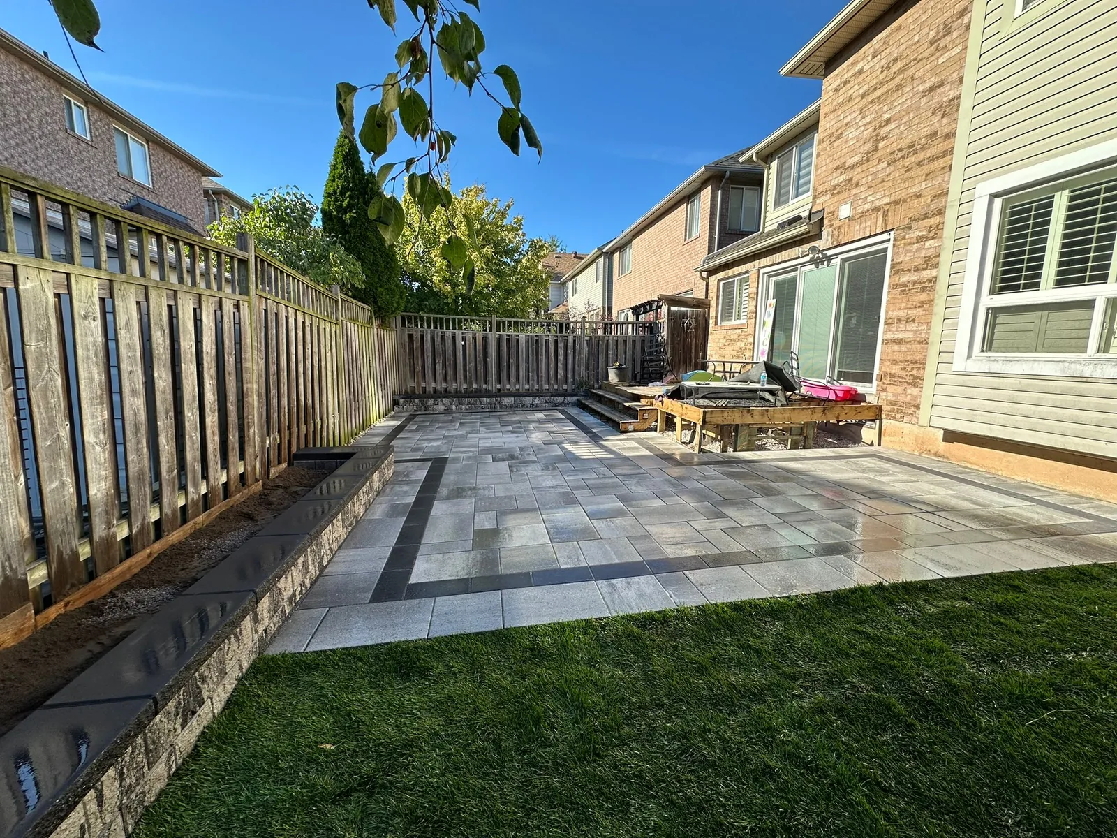 Tiered retaining wall with planted beds